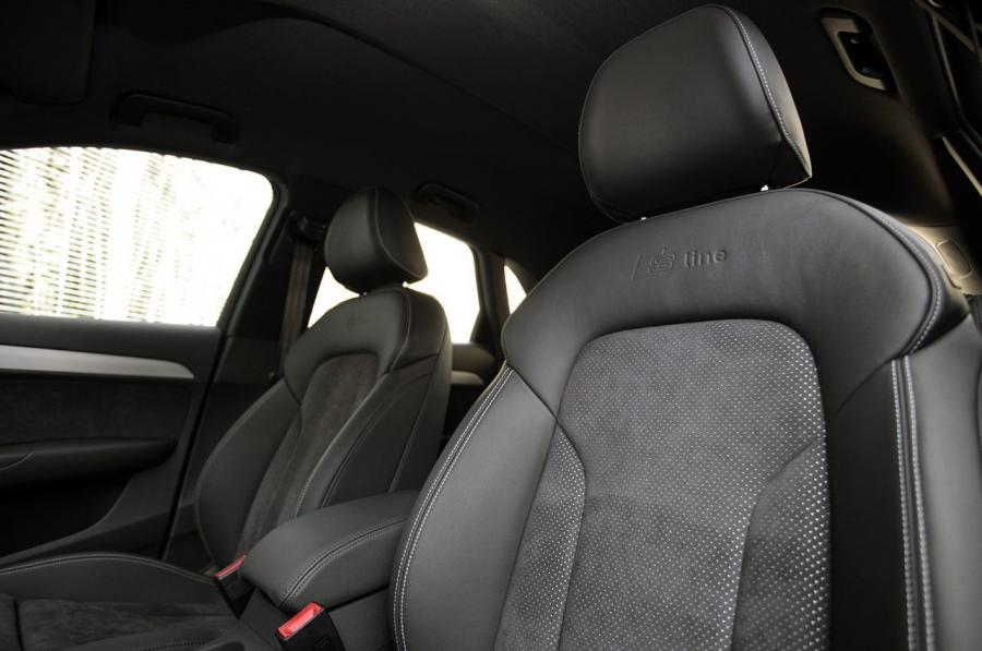 Интерьер Audi Q3 2.0 TFSI Quattro S-Line (8U) 2011 года  (WW) (фото 28 из 68)